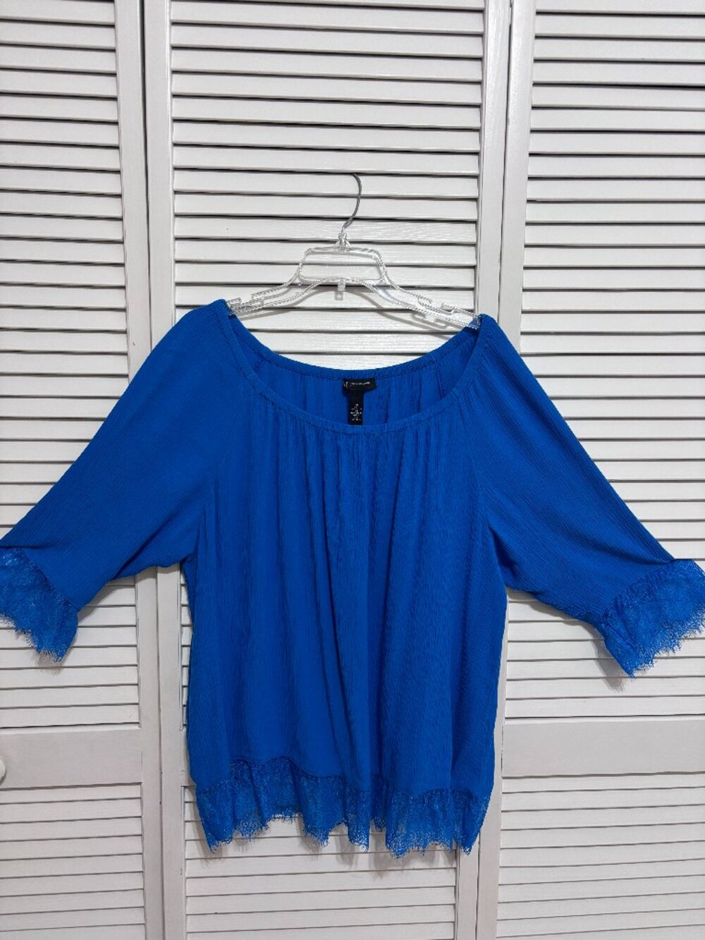 Blue 3/4 Sleeve Top w/Lace Trim